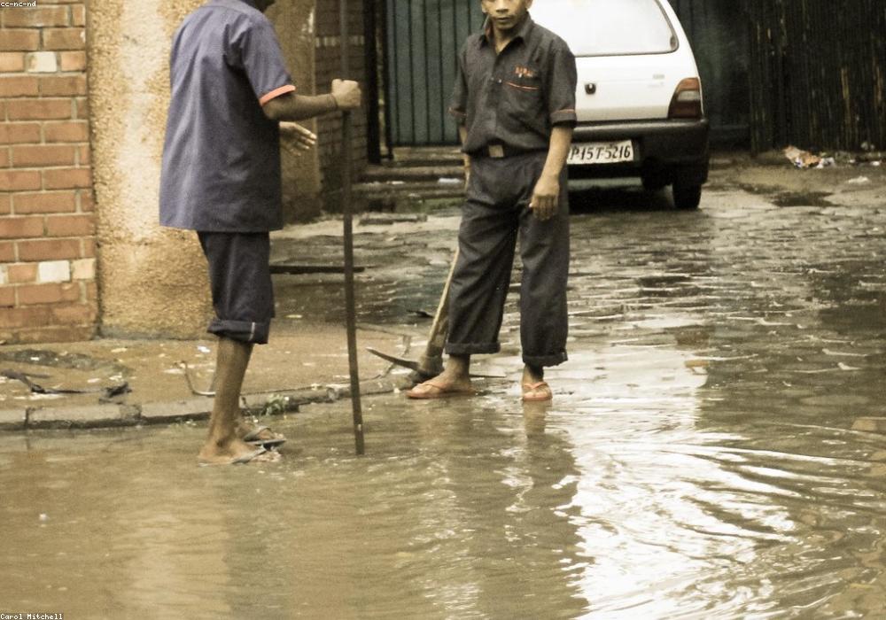 रेगिस्तान में बिछी बर्फ की चादर: जयपुर में आंधी-बारिश के साथ ओले गिरे; अजमेर-ब्यावर में तूफान से पेड़ धराशाय
