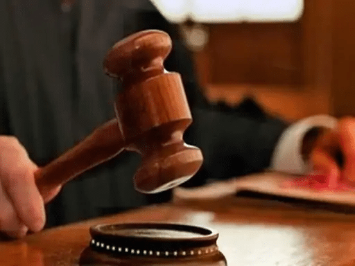 JLN अस्पताल लापरवाही मामला: कोर्ट ने खारिज की पुलिस की FR, रेजिडेंट डॉक्टर और ASI के खिलाफ गिरफ्तारी वारंट जारी