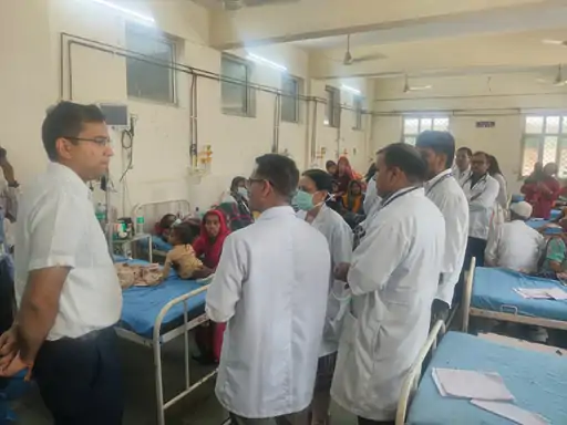 कलेक्टर का जेके लोन दौरा: व्यवस्थाओं का निरीक्षण और कड़े निर्देश 1 image 34