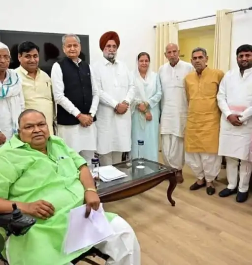 अलवर की राजनीति के 'भीष्म पितामह' का निधन: 4 बार के विधायक बाबूलाल बैरवा ने ली अंतिम सांस; कांग्रेस, बीजेपी और निर्दलीय के रूप में रहे कठूमर के सिरमौर 2 image 15
