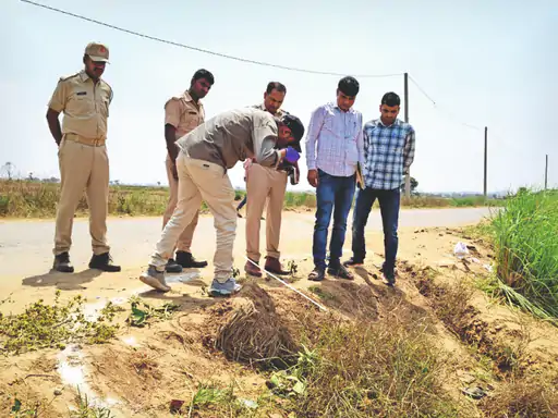 भरतपुर में खूनी 'राजीनामा': पंचायत में समझौते के बाद बुजुर्ग की गला रेतकर हत्या; प्रेम प्रसंग के विवाद में जम्मू-कश्मीर के परिवार पर टूटा कहर 1 image 22
