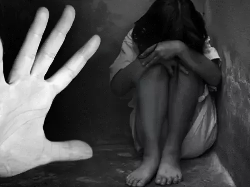 सीकर में रोंगटे खड़े करने वाली वारदात: जानकारों ने महिला को शराब पिलाकर किया सामूहिक दुष्कर्म, 18 साल की युवती भी लापता 1 image 3