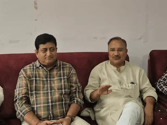 शेखावाटी की माटी से शौर्य को नमन: झुंझुनूं में 18 जुलाई को परमवीर पीरू सिंह को दी जाएगी महा-श्रद्धांजलि; कीर्ति चक्र विजेता कैप्टन महेंद्र सिंह का होगा नागरिक अभिनंदन 1 image 7